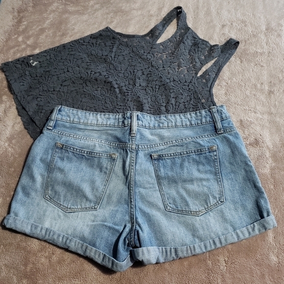 Gap and Arizona a set of blouse and shorts - Picture 4 of 8